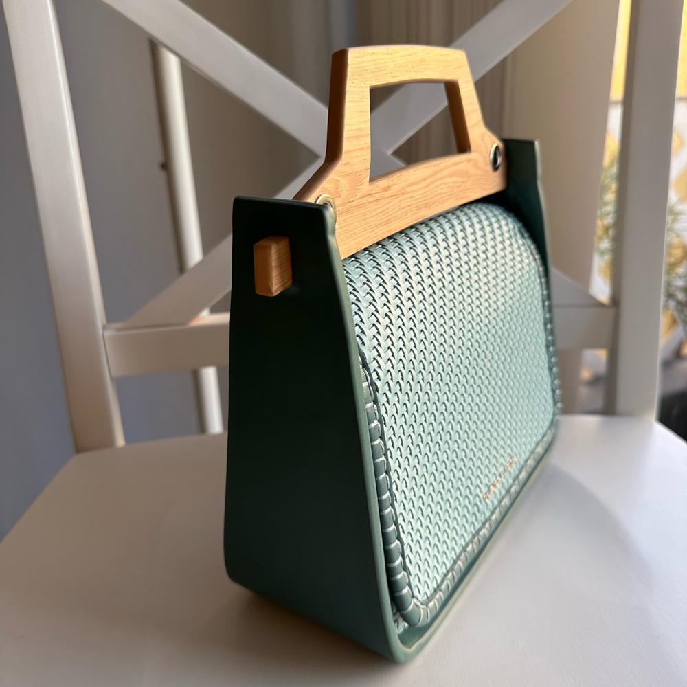 *SOLD* NWOT Charles & Keith Woven Wood Effect Top Handle Crossbody Bag MintGreen - Picture 5 of 16